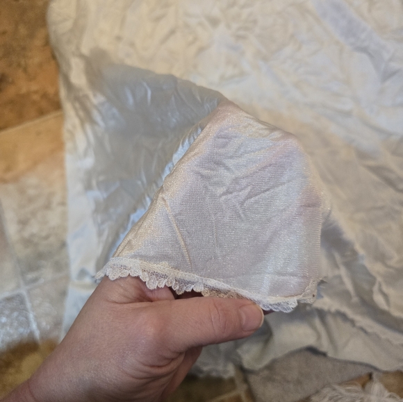 Long White Lingerie - Picture 4 of 6